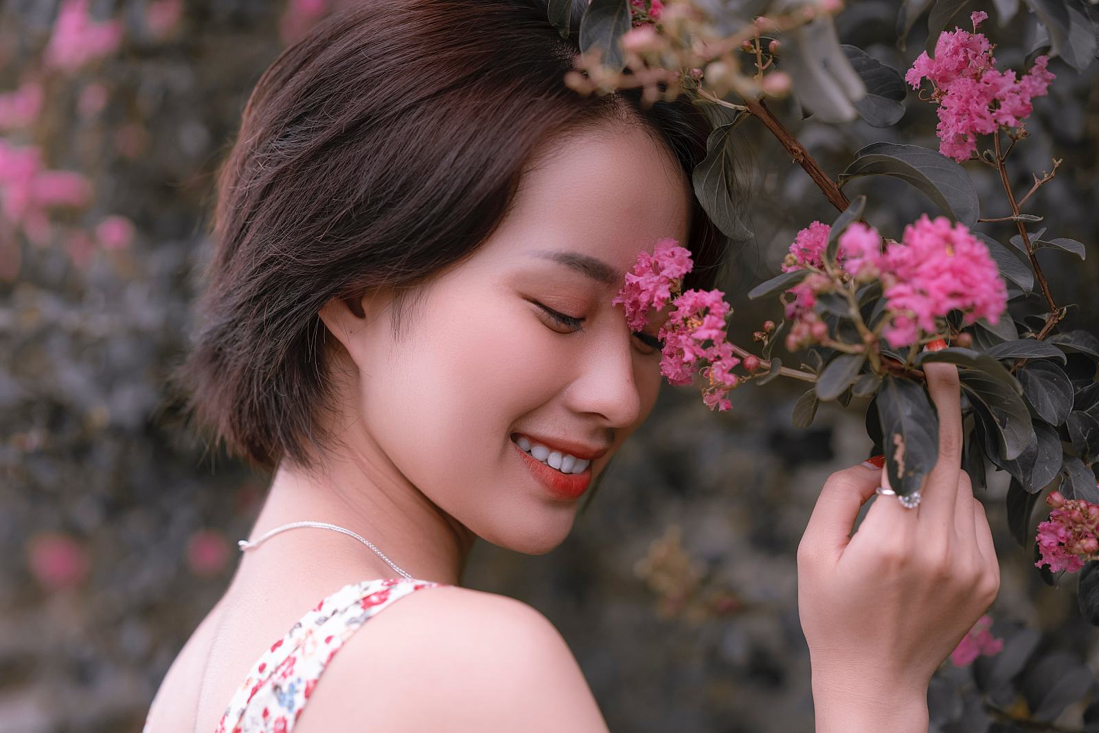 Nụ Cười Và Sắc Đẹp
